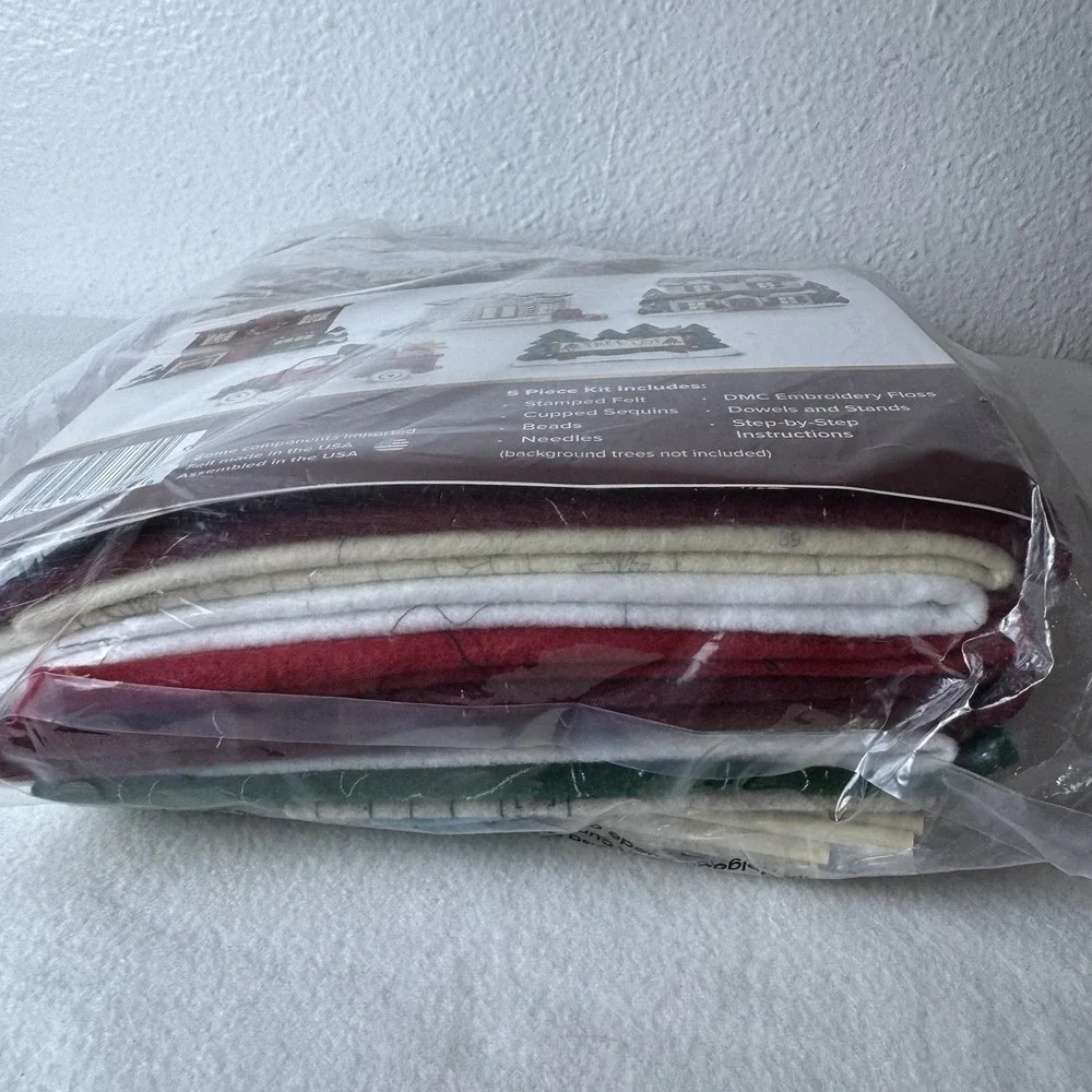 Merry Stockings MS10-059 2023 Edition Mantel Series: Classic Village 5 Piece Kit